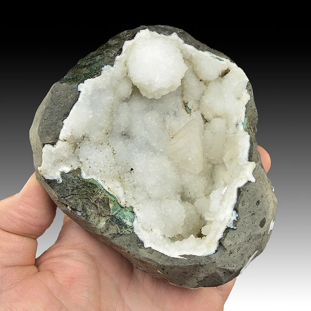 Heulandite from Raigad, Maharashtra, India - image 1