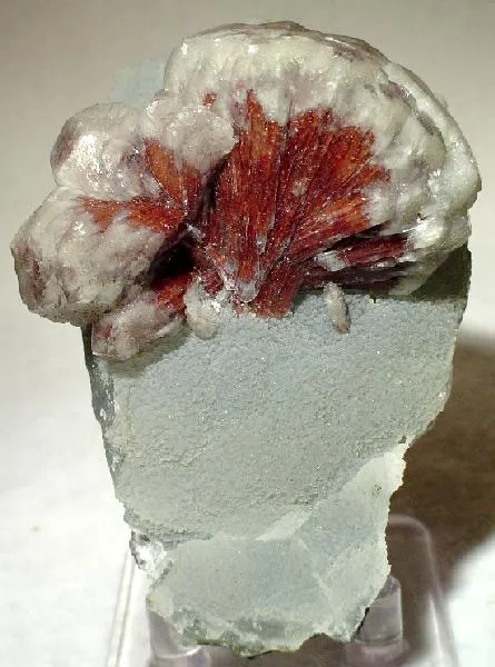 Heulandite, Quartz image
