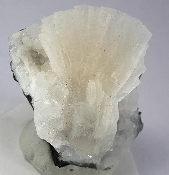 Heulandite, Quartz image