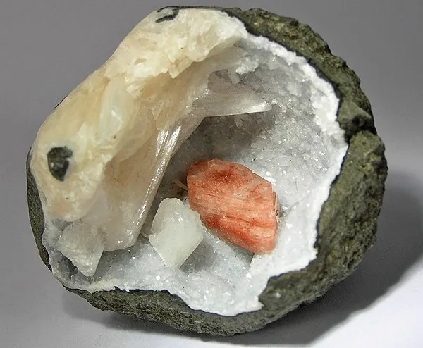 Heulandite, Stilbite-Ca image