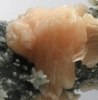 Heulandite, Stilbite-Ca, Quartz - image 2