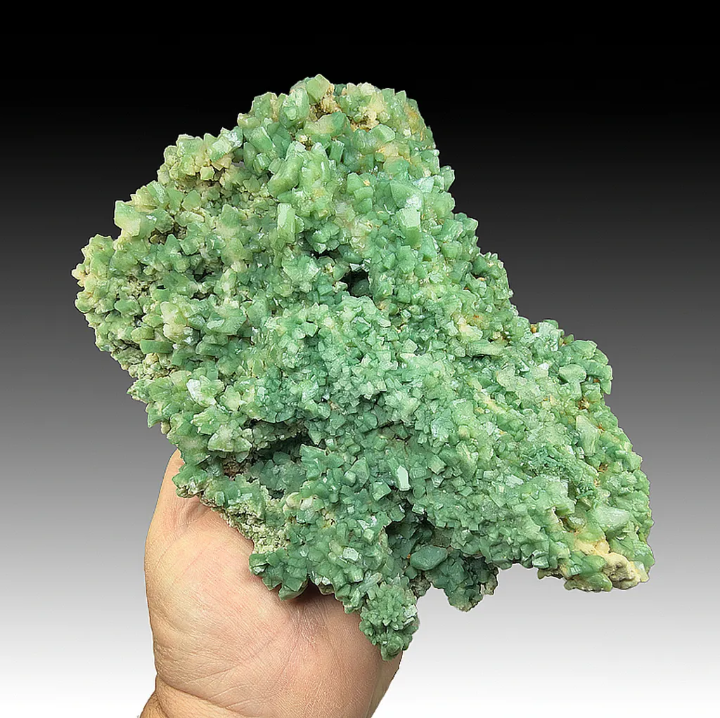 Heulandite with Celadonite image