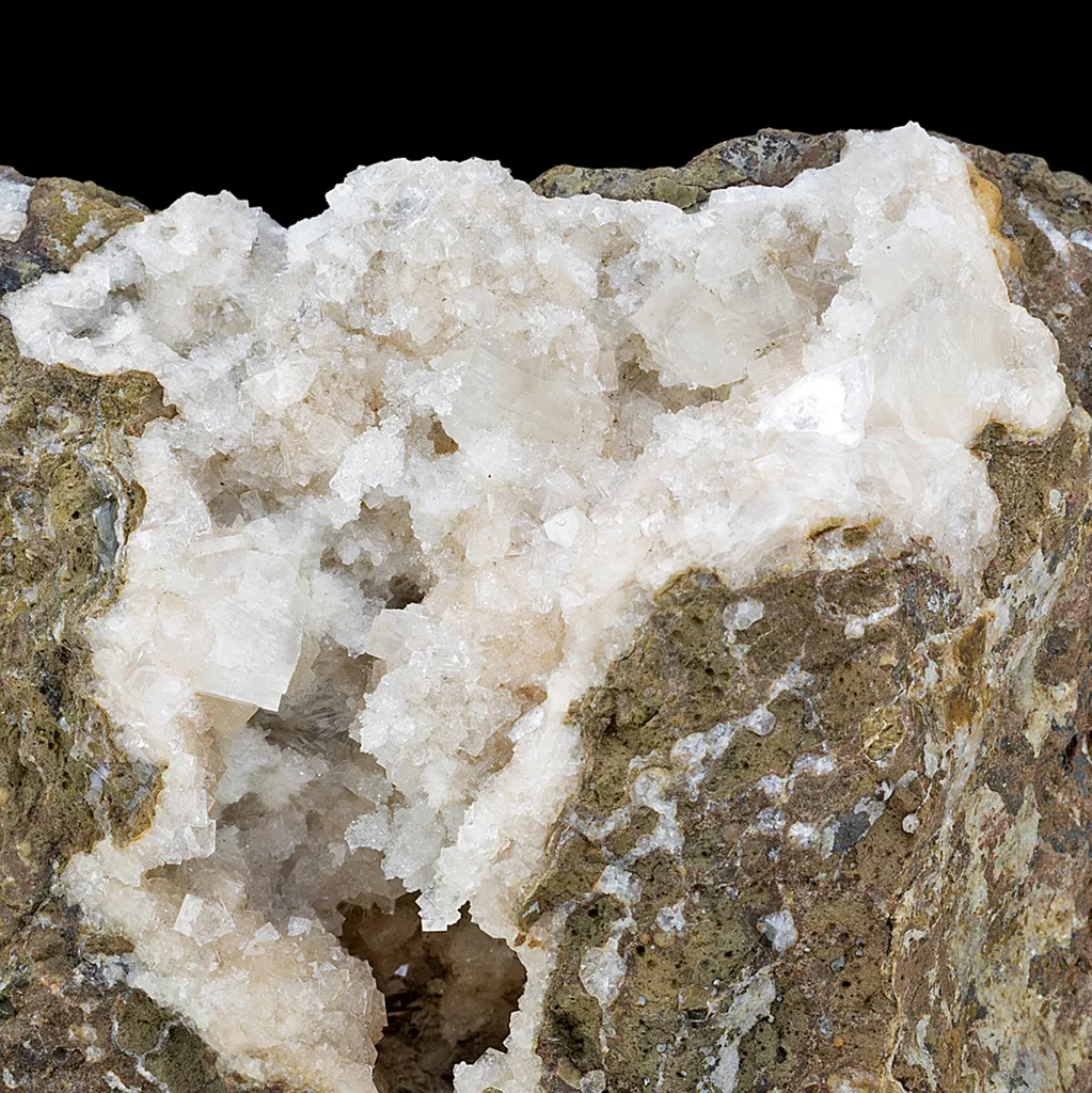 Heulandite with Chabazite image