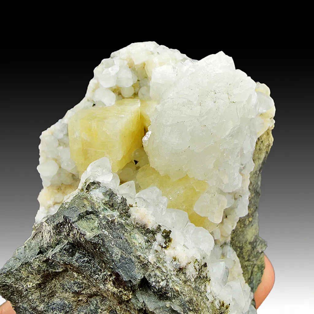 Heulandite with Chabazite, Calcite image