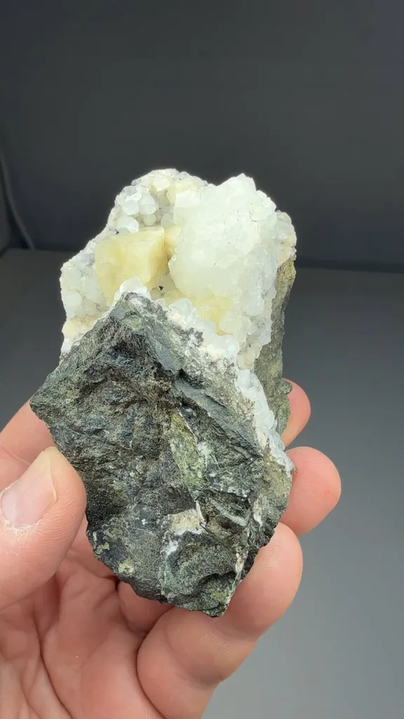 Heulandite with Chabazite, Calcite - image 2