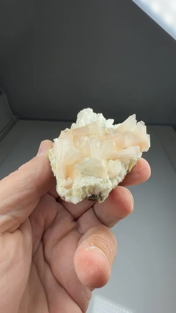 Heulandite with Mordenite - image 2