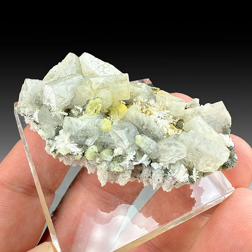 Heulandite with Natrolite, Laumontite, Prehnite  (815) image