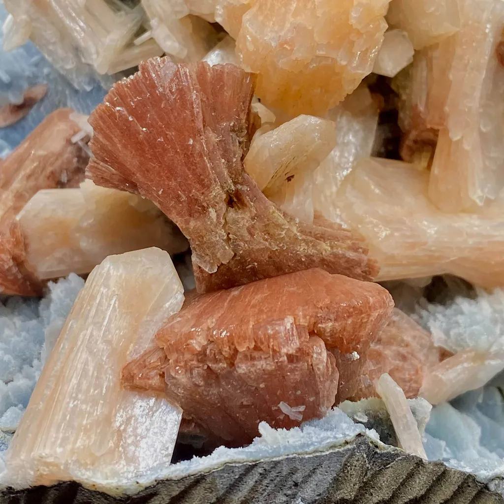 Heulandite with Stilbite on Chalcedony Big Cluster - image 6