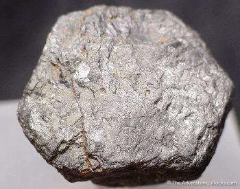 Hibonite image