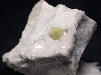 Hingganite-(Y) - image 1