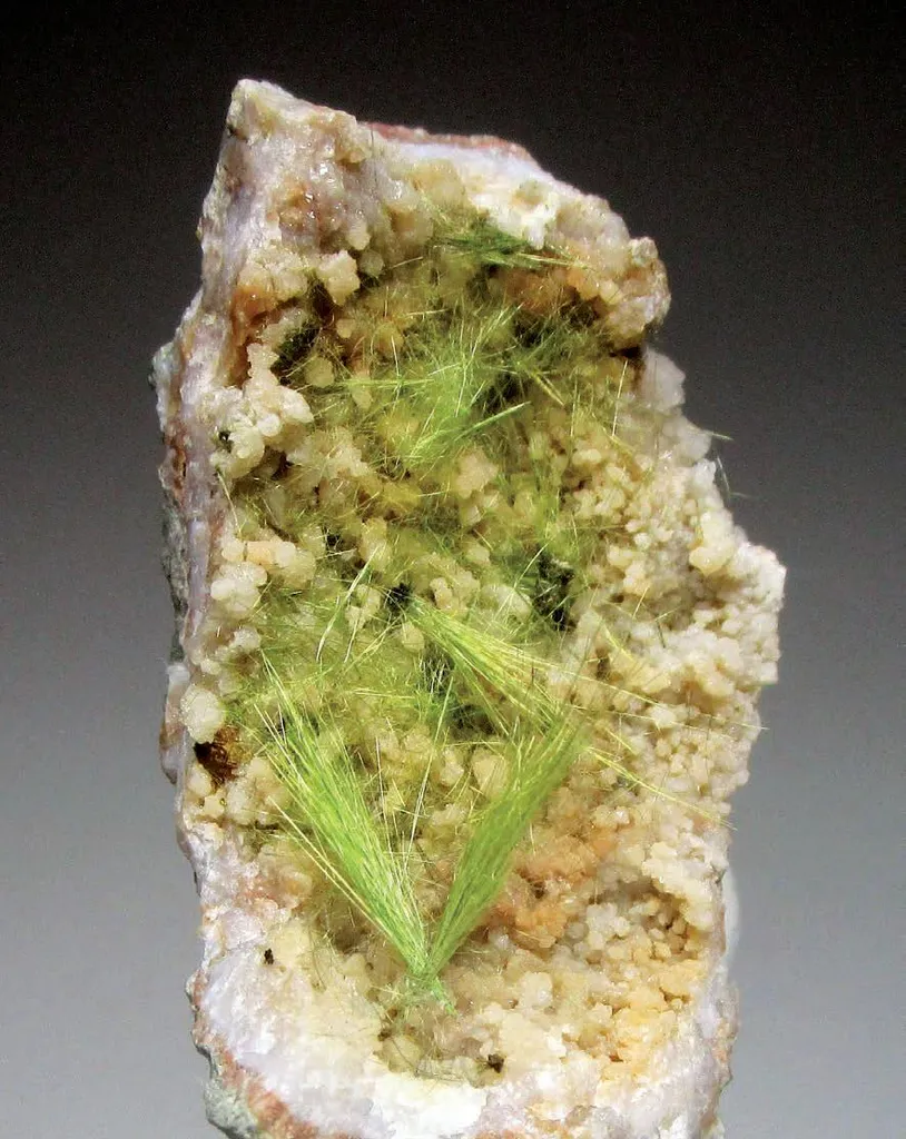 Honessite on Quartz image