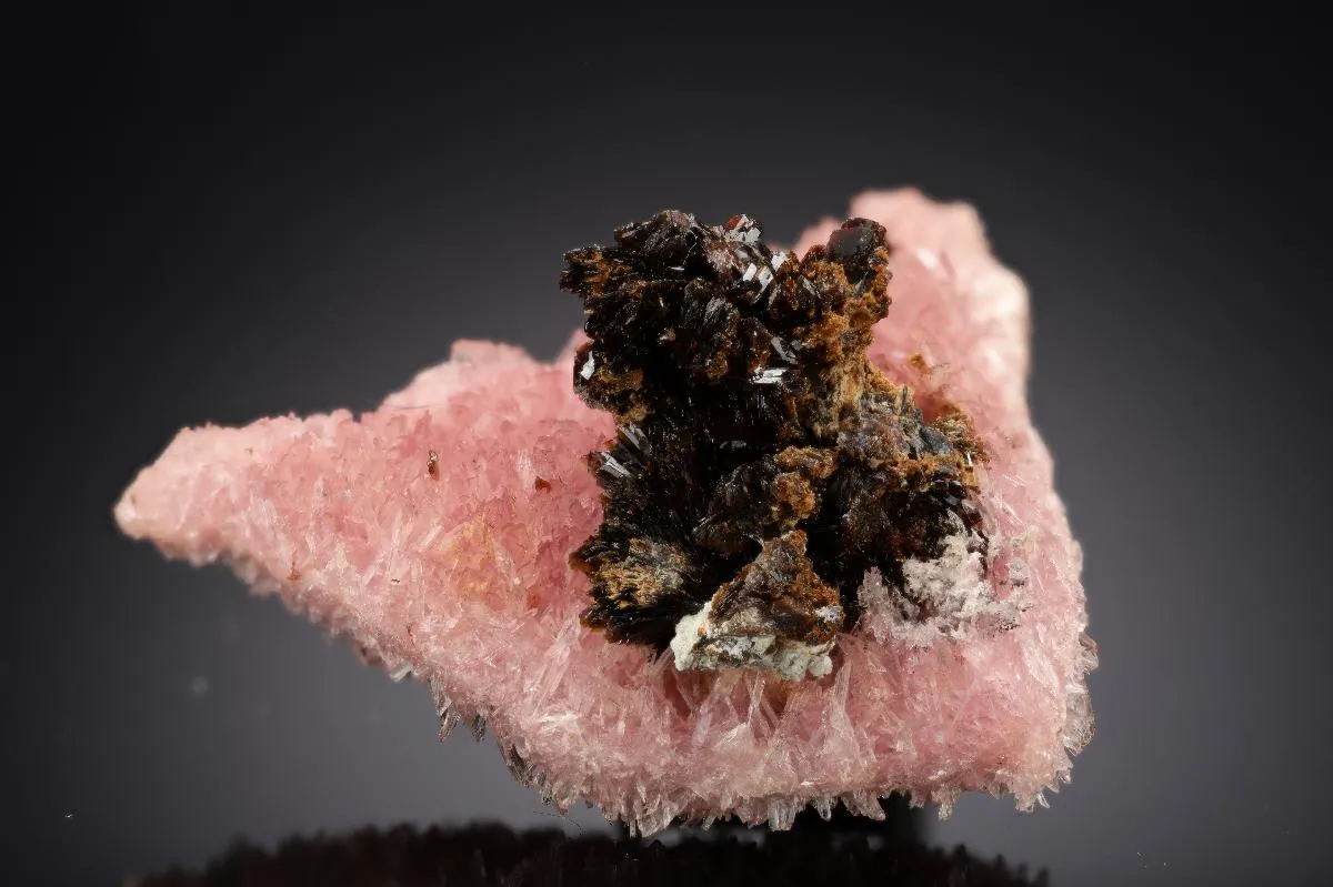 HUBEITE with Inesite - image 1