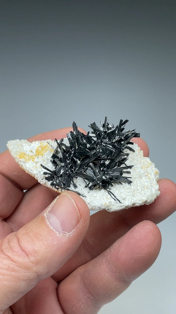 Hubnerite - image 2