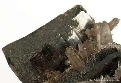 Hubnerite and Quartz - image 3