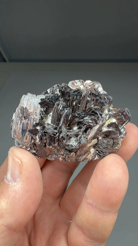Hubnerite - image 2