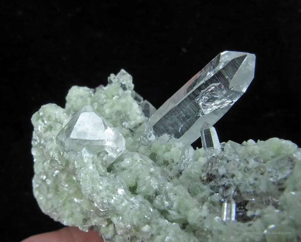 Hubnerite Epimorphs on Scheelite Cast, With Quartz and Muscovite - image 5