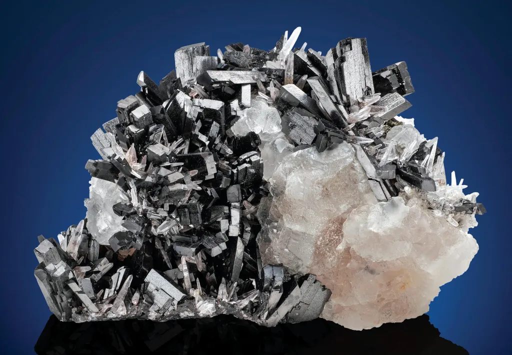 Hübnerite, Fluorite, Quartz image