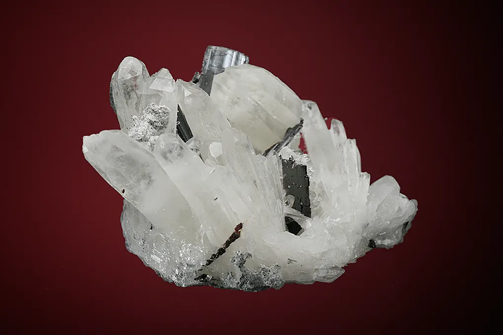 Hübnerite on Quartz - image 3