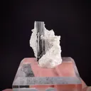 Hubnerite on Quartz and Dickite - image 2