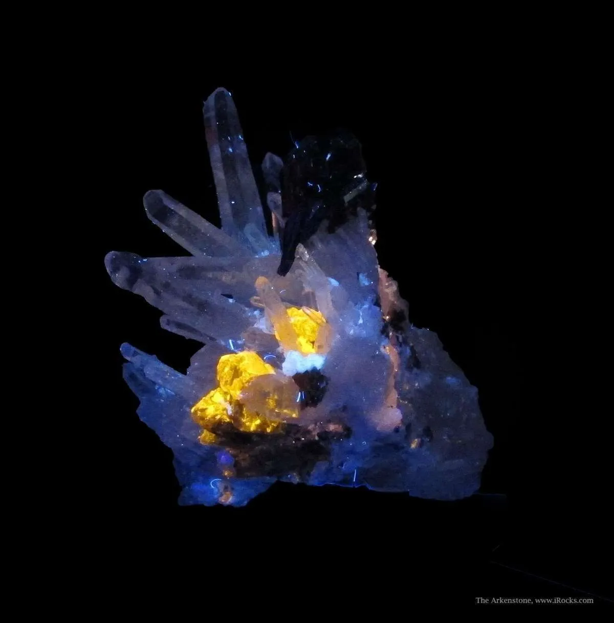 Hubnerite on Quartz, With Calcite (Fluorescent) and Scheelite (?) - image 6