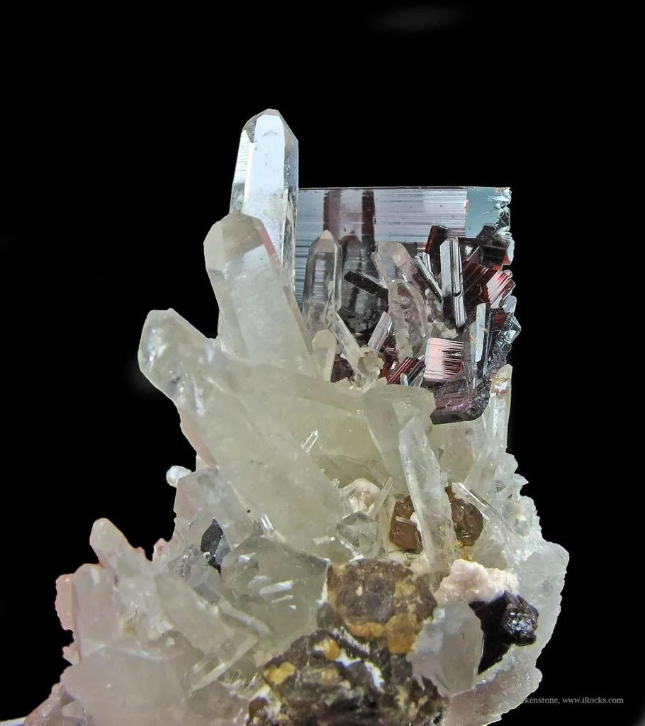 Hubnerite on Quartz, With Calcite (Fluorescent) and Scheelite (?) - image 4