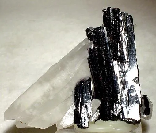 Hubnerite, Quartz image