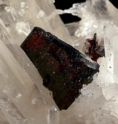 Hubnerite, Quartz - image 2