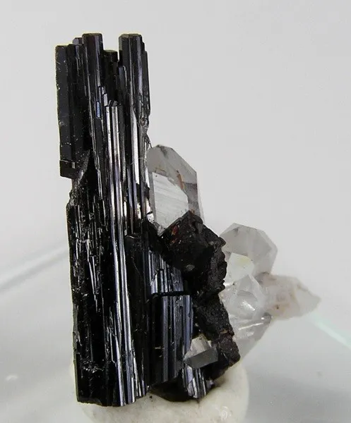 Hubnerite, Quartz image