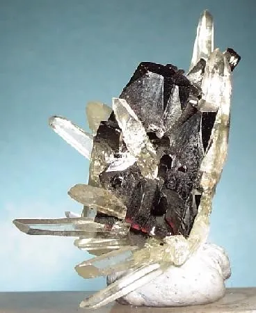 Hubnerite, Quartz image