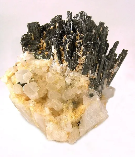 Hubnerite, Quartz image