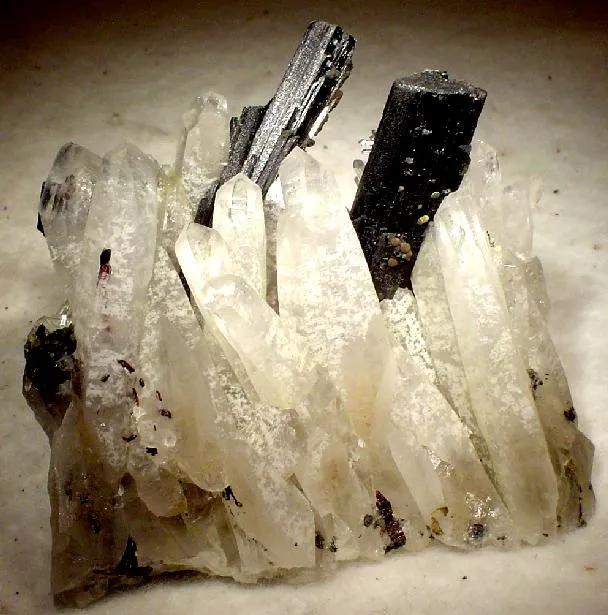 Hubnerite, Quartz - image 1