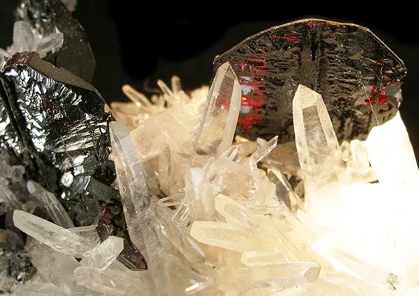 Hubnerite, Quartz - image 1