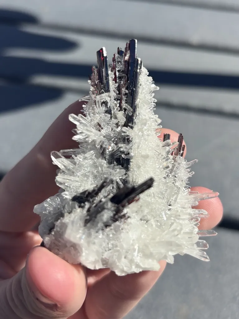 Hübnerite, Quartz image