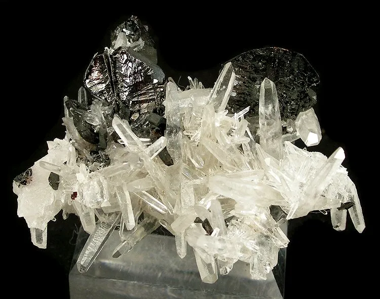 Hubnerite, Quartz image