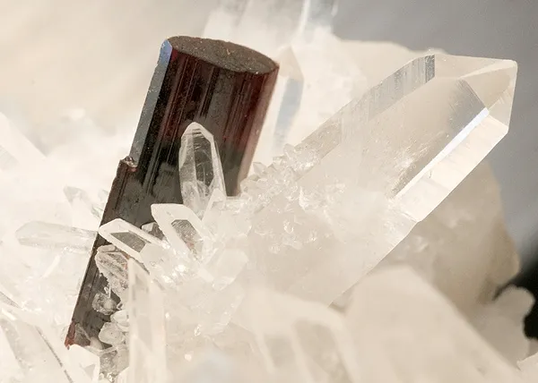 Hubnerite, Quartz image