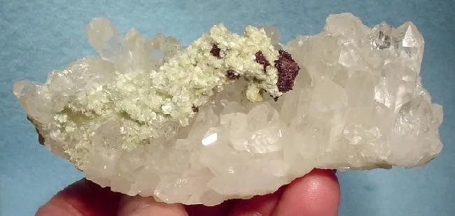 Hubnerite, Scheelite, Quartz, Muscovite image
