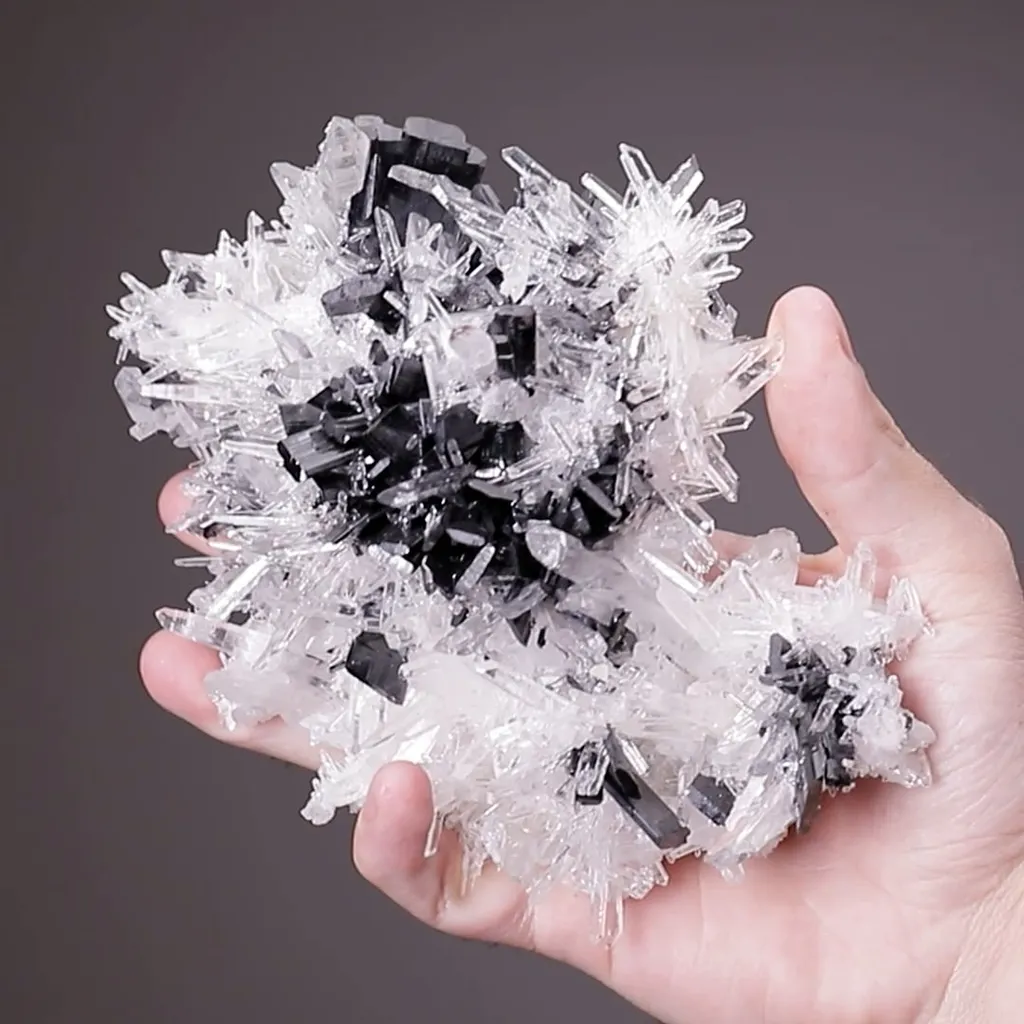 Hübnerite with Quartz - image 2