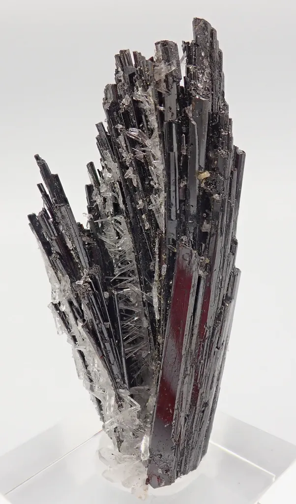 Hubnerite with Quartz - image 4