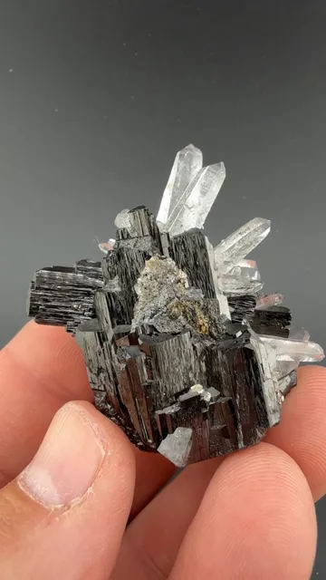 Hubnerite with Quartz