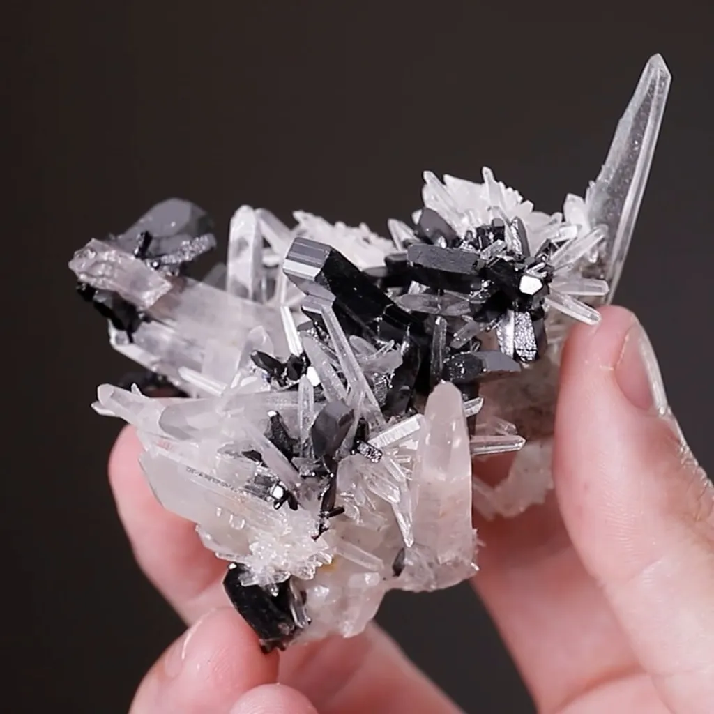 Hübnerite with Quartz - image 2