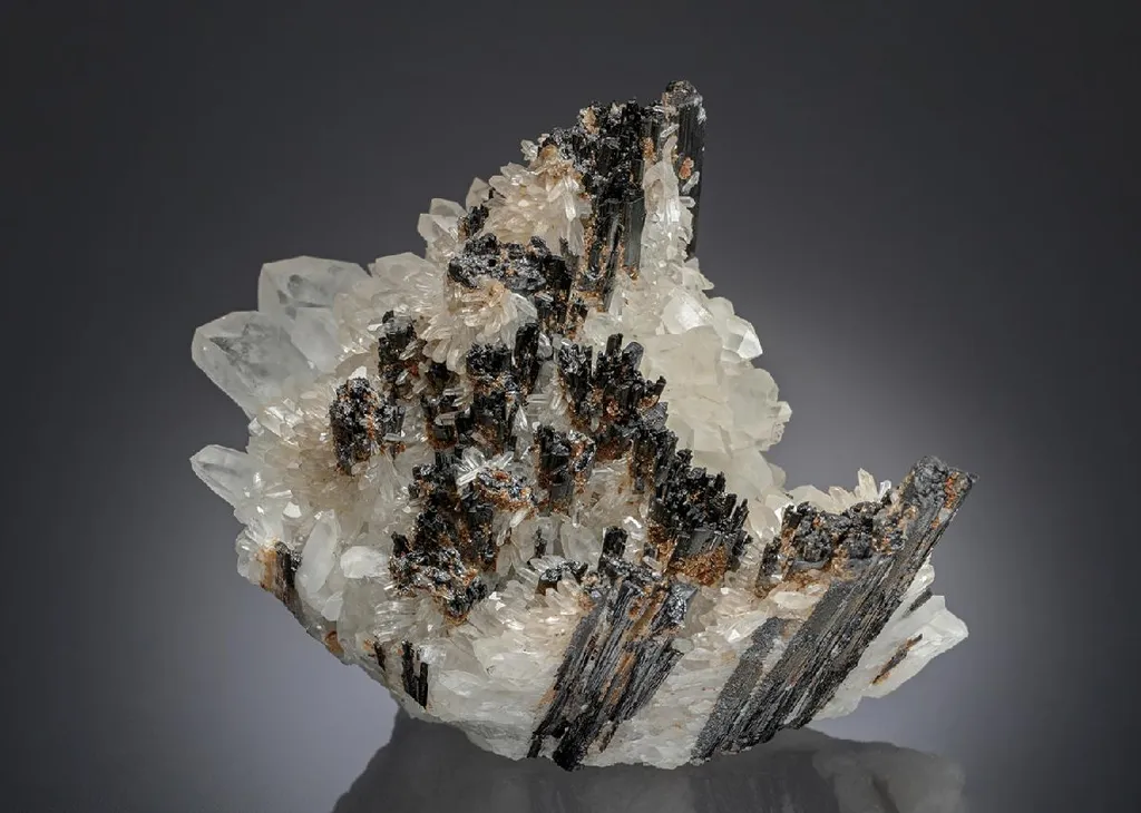 Hübnerite with Quartz image