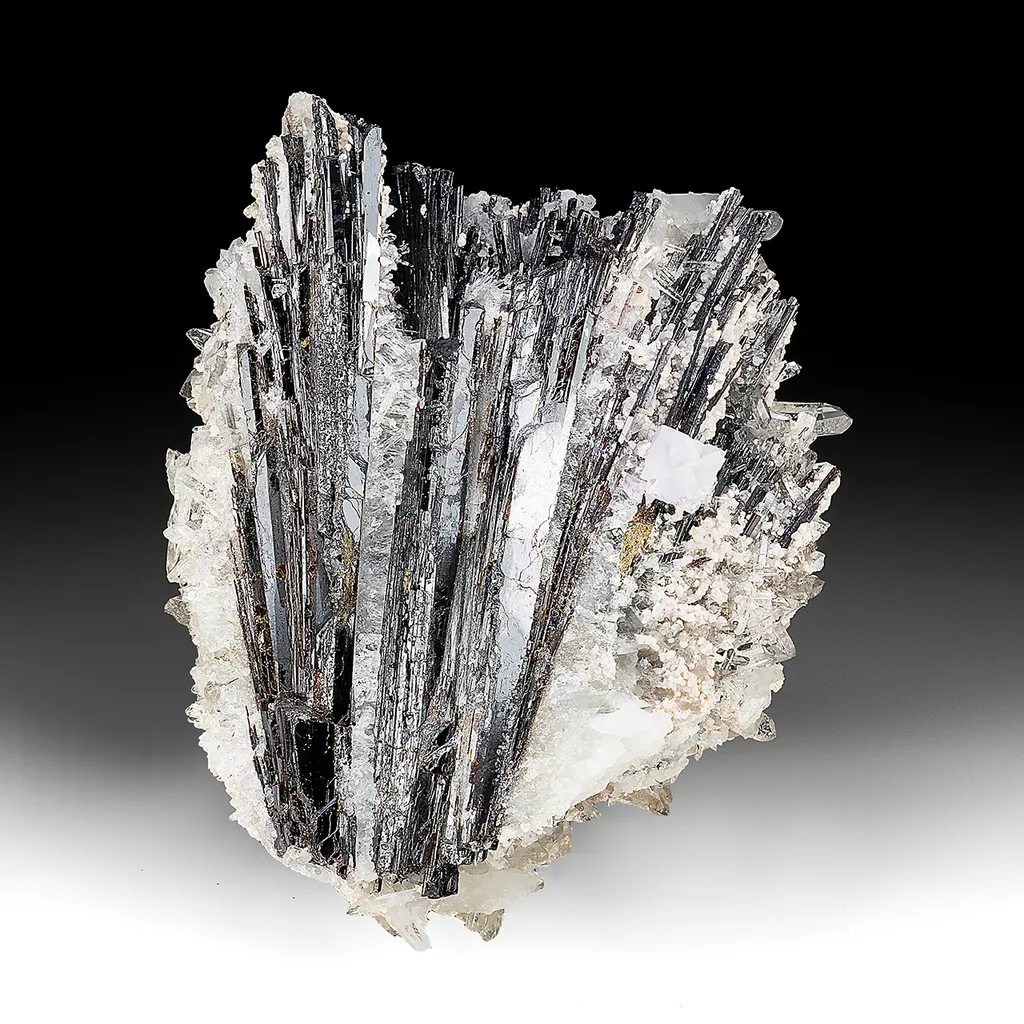 Hubnerite with Quartz, Fluorite image