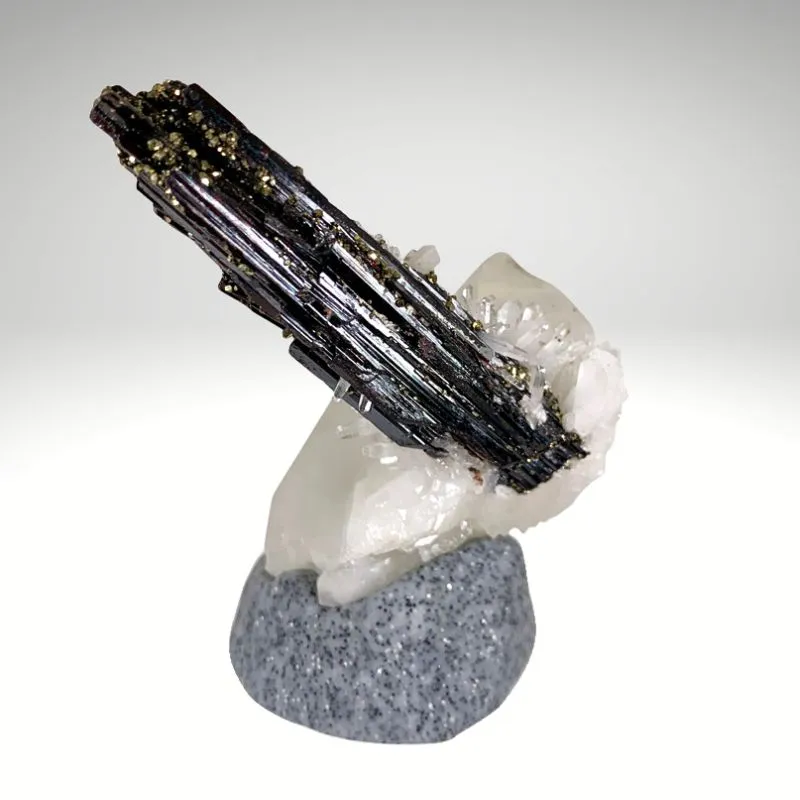 Huebnerite from Peru, Ancash, Pasto Bueno image