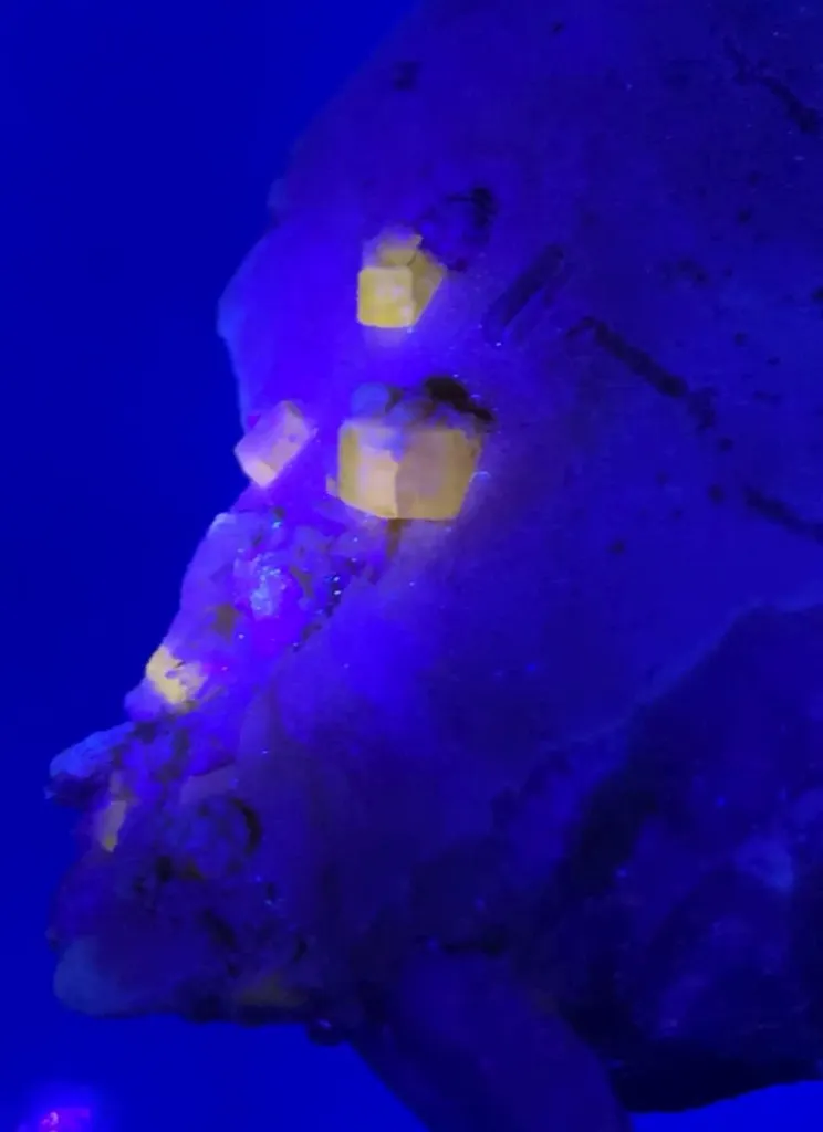 Huge Size Twinned Microcline Feldspar combine Fluorescent Apatite and Quartz Specimen from Pakistan - image 6