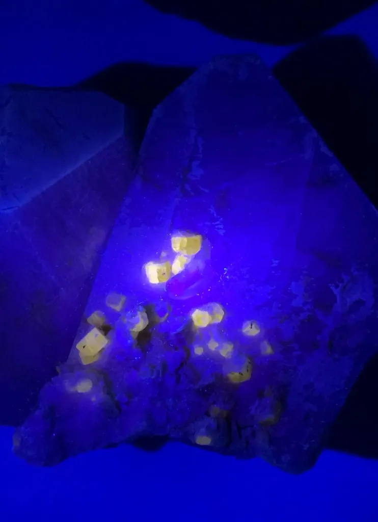 Huge Size Twinned Microcline Feldspar combine Fluorescent Apatite and Quartz Specimen from Pakistan - image 4