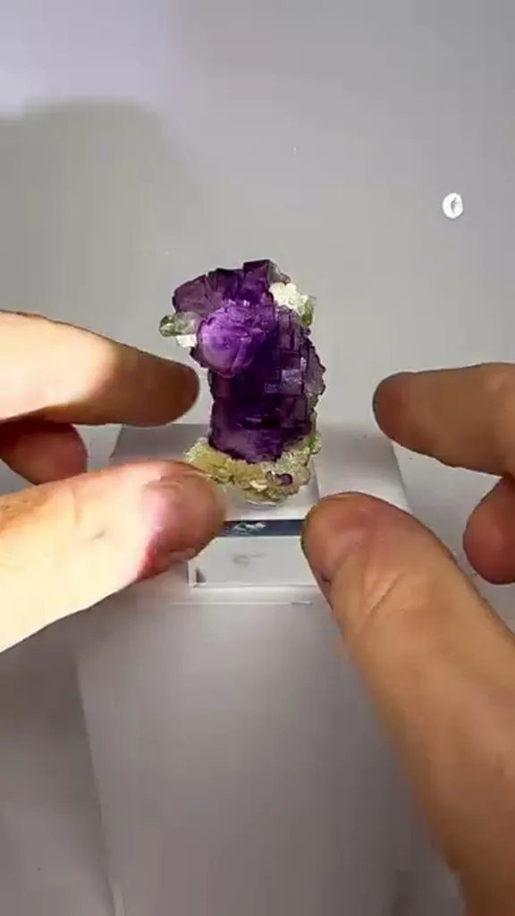 Hunan Yaogangxian Purple Stepped Fluorite image