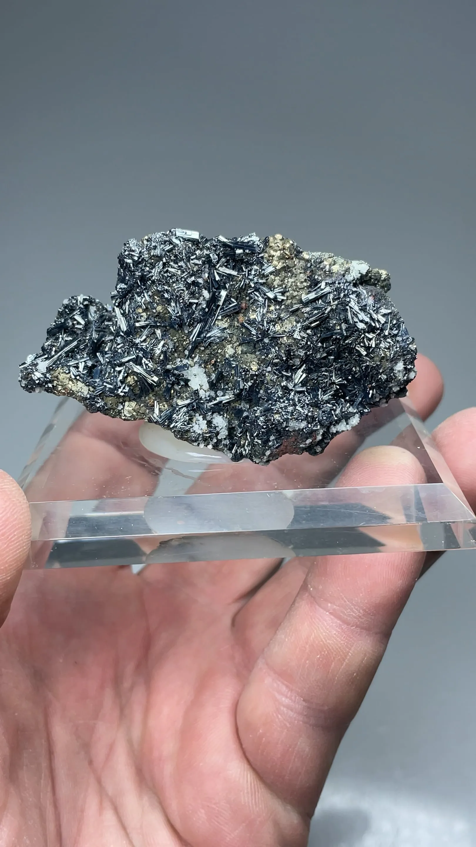 Hutchinsonite with Quartz, Orpiment, Pyrite - image 2