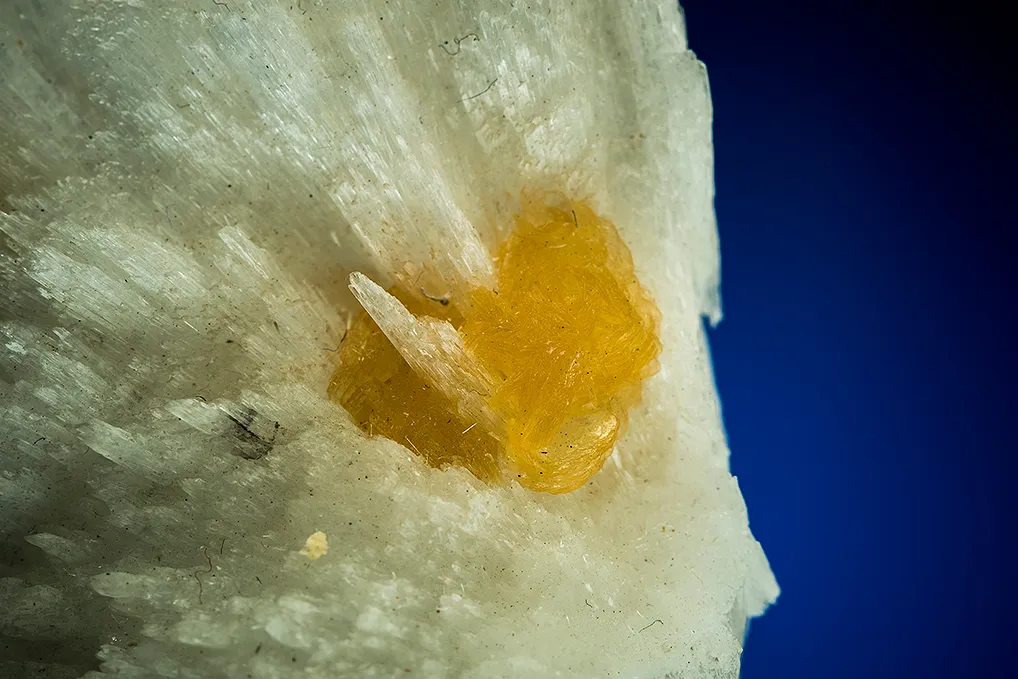 Hydroboracite with Calcite - image 3