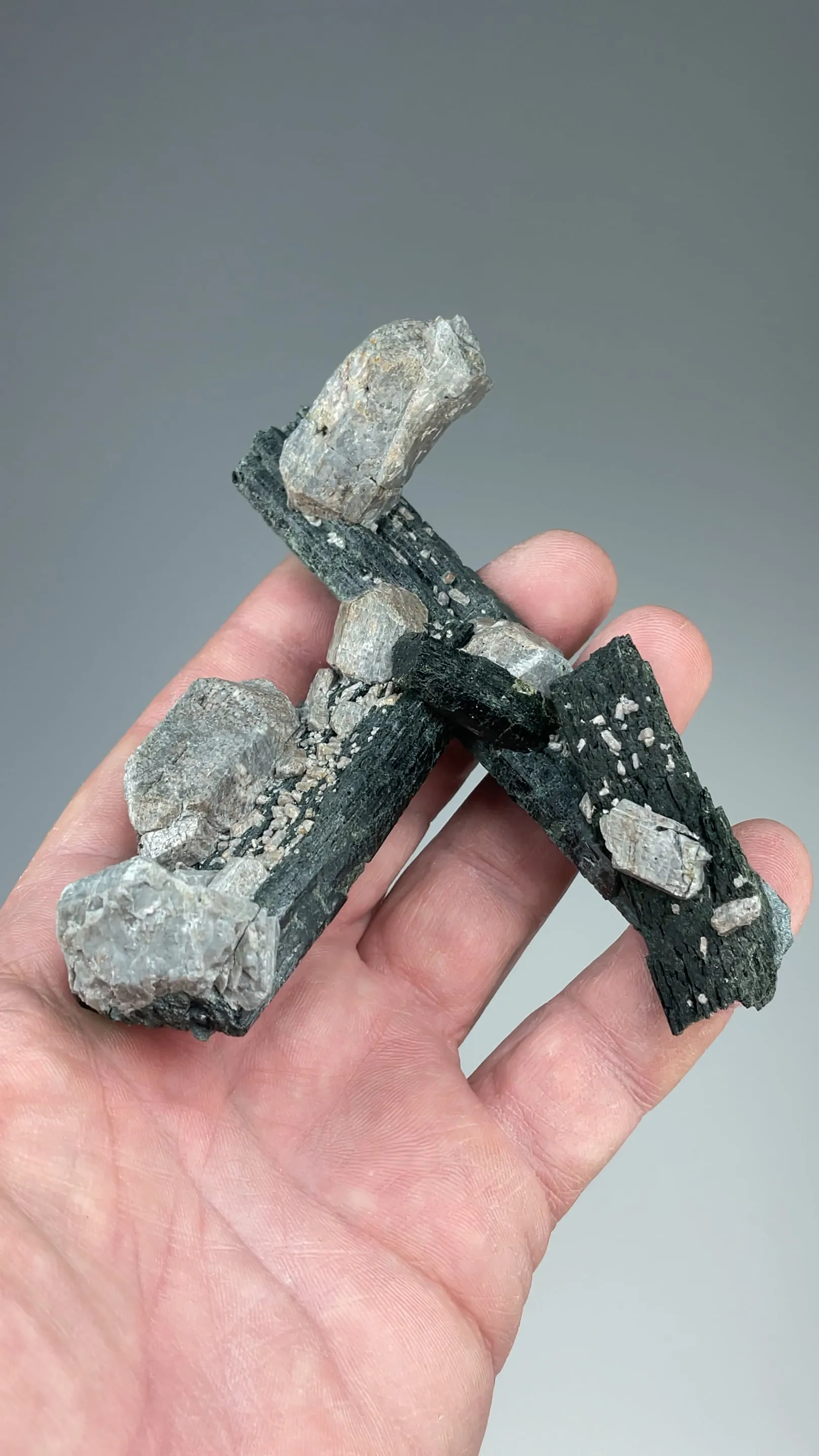 Hydroxylapatite with Hornblende - image 2