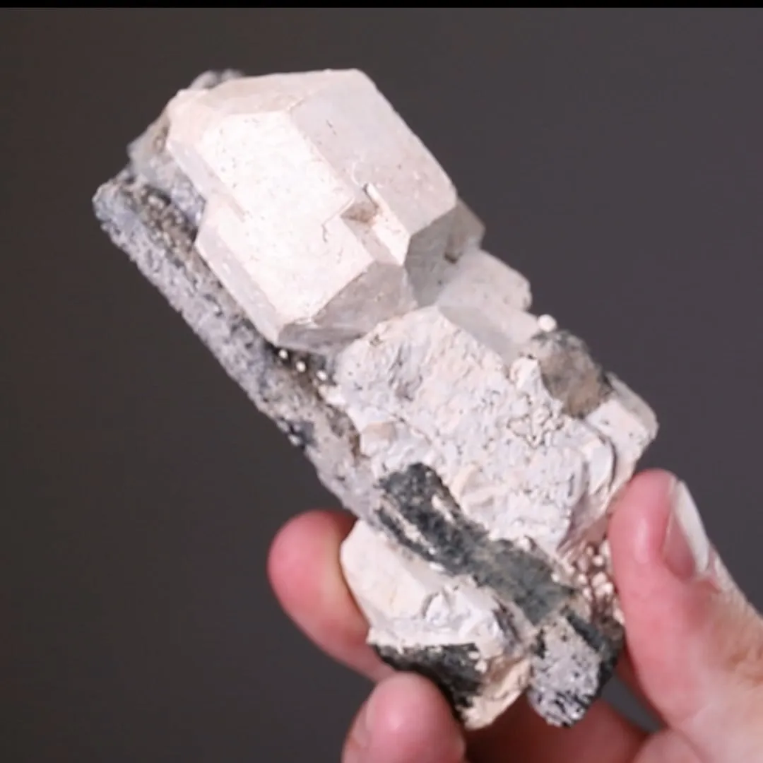 Hydroxylapatite with Hornblende - image 2